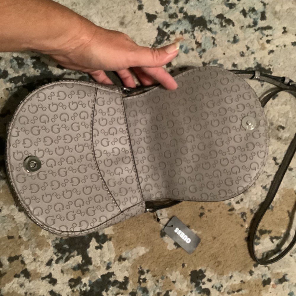 NWOT Guess Logo Crossbody - Picture 4 of 12